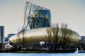 La Cité du Vin, el nuevo museo interactivo sobre el vino en Burdeos.