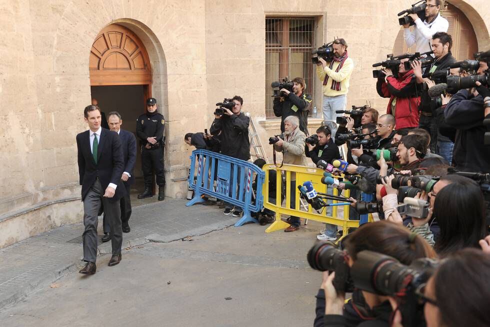 Iñaki Urdangarin saliendo del juzgado de Palma de Mallorca.