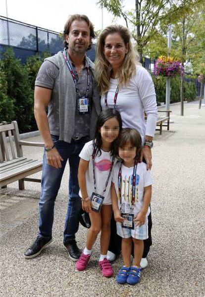 Arantxa Sanchez Vicario, con su familia en 2015.