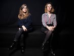Isa Calderón y Lucía Litjmaer (derecha), el jueves, tras el show de apertura de temporada en Madrid de 'Deforme Semanal'.