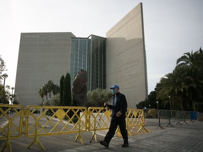 13/11/20 Hotel Rey Juan Carlos I clausurado por falta de turistas a consecuencia de la pandemia mundial de la Covid-19 (coronavirus).