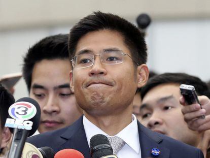 Preechapol Pongpanich, líder de Thai Raksa Chart, tras la orden judicial emitida este jueves que disuelve su partido.