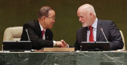 Ban Ki-moon con Peter Thomson en la cumbre de la ONU