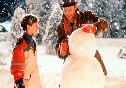 El actor Michael Keaton, en una escena del filme <i>Jack Frost.</i>