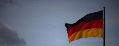 Bandera alemana, ondeando en Berlín.