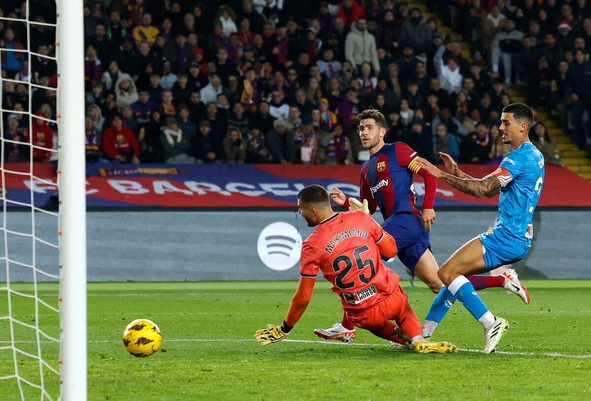 Barcelona – Almería, La Liga EA Sports en directo | El Barça vence al Almería con complicaciones, en otro partido gris para los de Xavi | Fútbol | Deportes