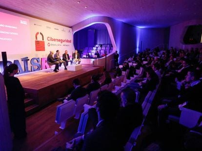 Una mesa de debate en la Jornada sobre Ciberseguridad de EL PAÍS RETINA, celebrada en Madrid.