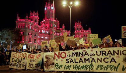 Participantes en la marcha por el clima, este viernes en Madrid.