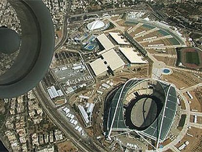 Vista aérea del estadio y del complejo olímpico, que también incluye las canchas de tenis, piscinas, velódromo y el pabellón cubierto.