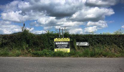 Cartel en una carretera de Crossmaglen advirtiendo que se cortaría si hubiera Brexit.