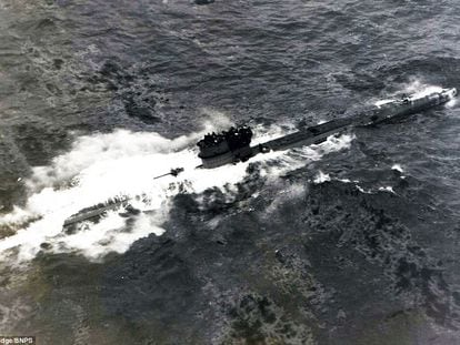 El U-570 visto desde el avión que lo capturó.