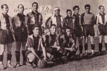 Foto del partido de fútbol en el que el Levante ganó la Copa de la España Libre-Trofeo Presidente de la República en 1937, disputado en plena Guerra Civil.