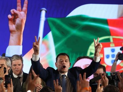 El líder de la coalición Alianza Democrática (AD) y presidente del Partido Socialdemócrata (PSD) Luis Montenegro durante el discurso de victoria durante la noche electoral de las elecciones legislativas de 2024 en Portugal.