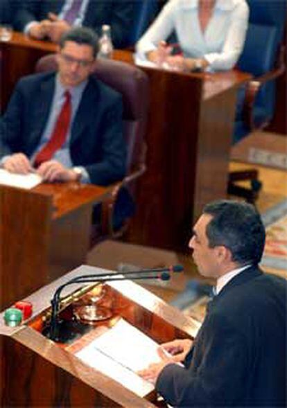 Rafael Simancas se dirige a la Asamblea en la sesión de investidura.