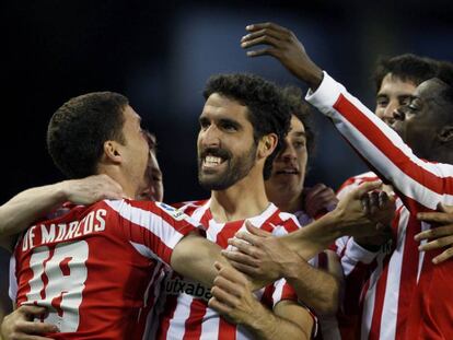 Ra&uacute;l Garc&iacute;a celebra su segundo gol.