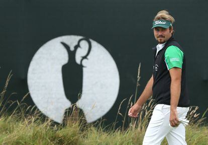 Victor Dubuisson, de Francia, en el tercer green.