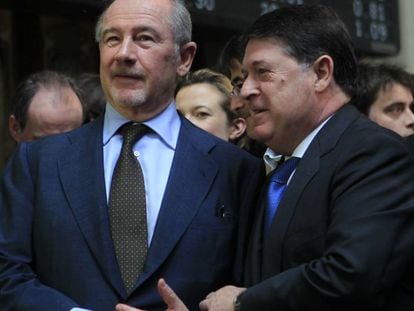 Rodrigo Rato, izquierda, presidente de Bankia, junto con José Luis Olivas, vicepresidente, en la salida a Bolsa de la entidad.