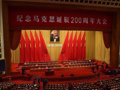 El presidente chino, Xi Jinping, durante un discurso el pasado mayo con motivo del 200º aniversario del nacimiento de Marx. En vídeo, su defensa de la vigencia del marxismo durante el evento.