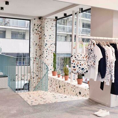 A modo de inspiración: la reforma de mármol de la boutique de Maison Kitsune en París.