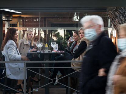 Ambiente en la Moraleja, este viernes, después del anuncio del confinamiento.