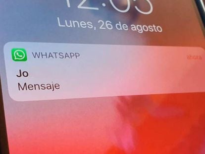 Ocultar mensajes de WhatsApp en pantalla bloqueada.