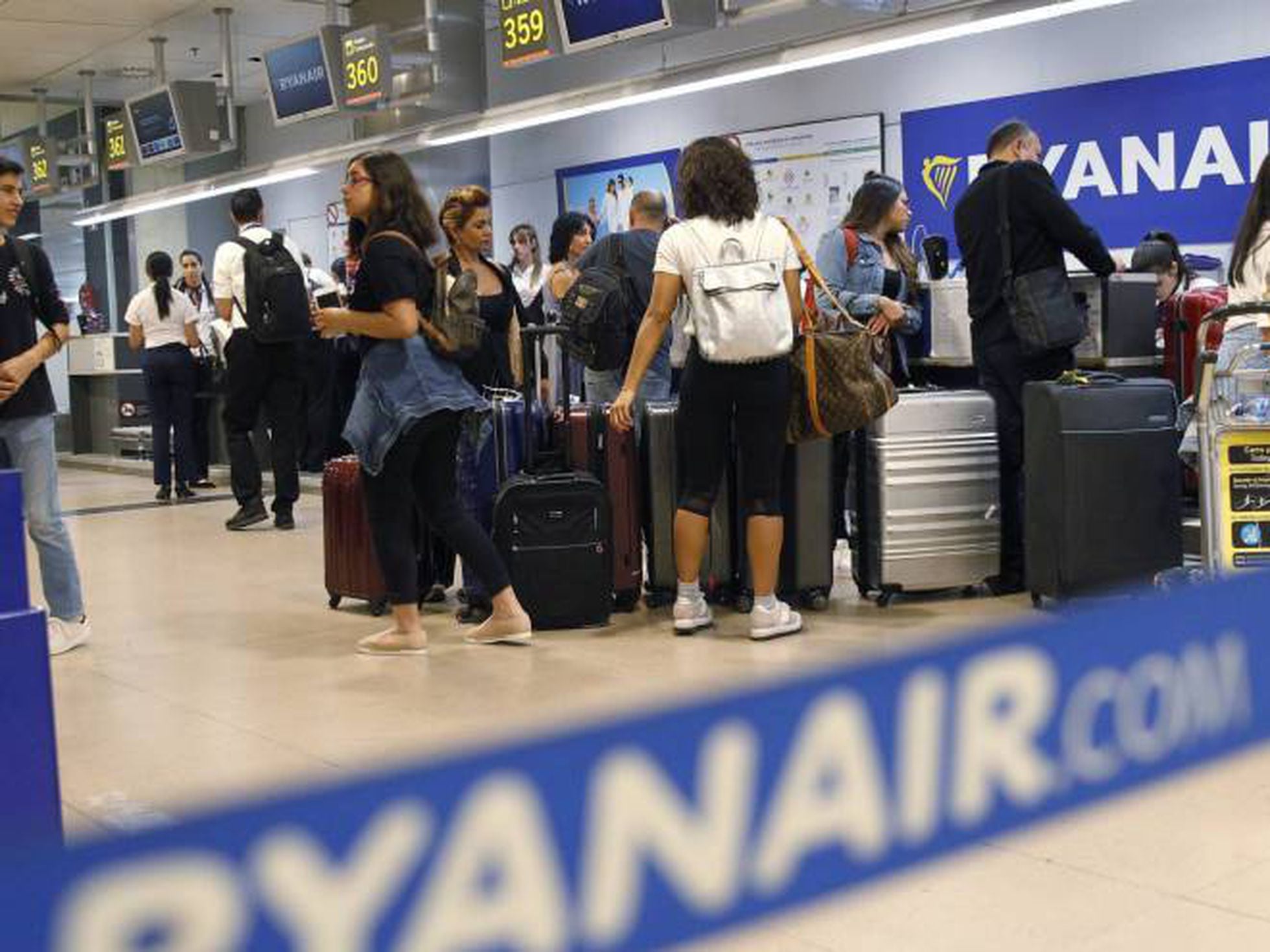 Secreto blanco lechoso Invitación El pulso de Ryanair con USO y Sitcpla activa el riesgo de huelga de  tripulantes este verano | Empresas | Cinco Días