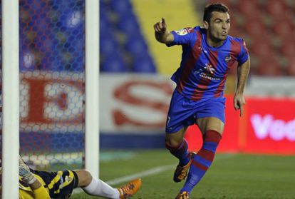 Barral celebra el gol de la victoria.