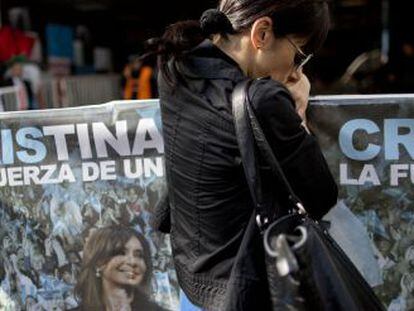 Una partidaria de Cristina a las puertas del hospital.