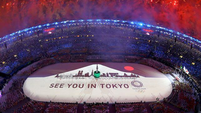 FILE PHOTO: 2016 Rio Olympics - Closing ceremony - Maracana - Rio de Janeiro, Brazil - 21/08/2016.  Fireworks explode during the closing ceremony.        REUTERS/Pawel Kopczynski/File Photo