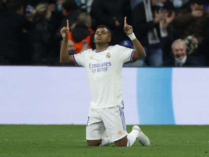 Rodrygo celebra su gol al Chelsea el martes en el Bernabéu.