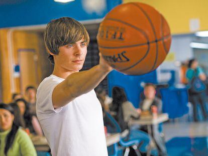 Con <i>17 otra vez,</i> Efron busca reorientar su carrera. Sin embargo, el <i>basket</i> y los números musicales de <i>High School Musical </i>siguen ahí.