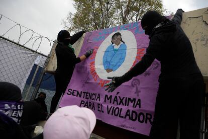 Protesta en agosto de 2020 contra un hombre que violó a su sobrina de siete años en la Ciudad de México.