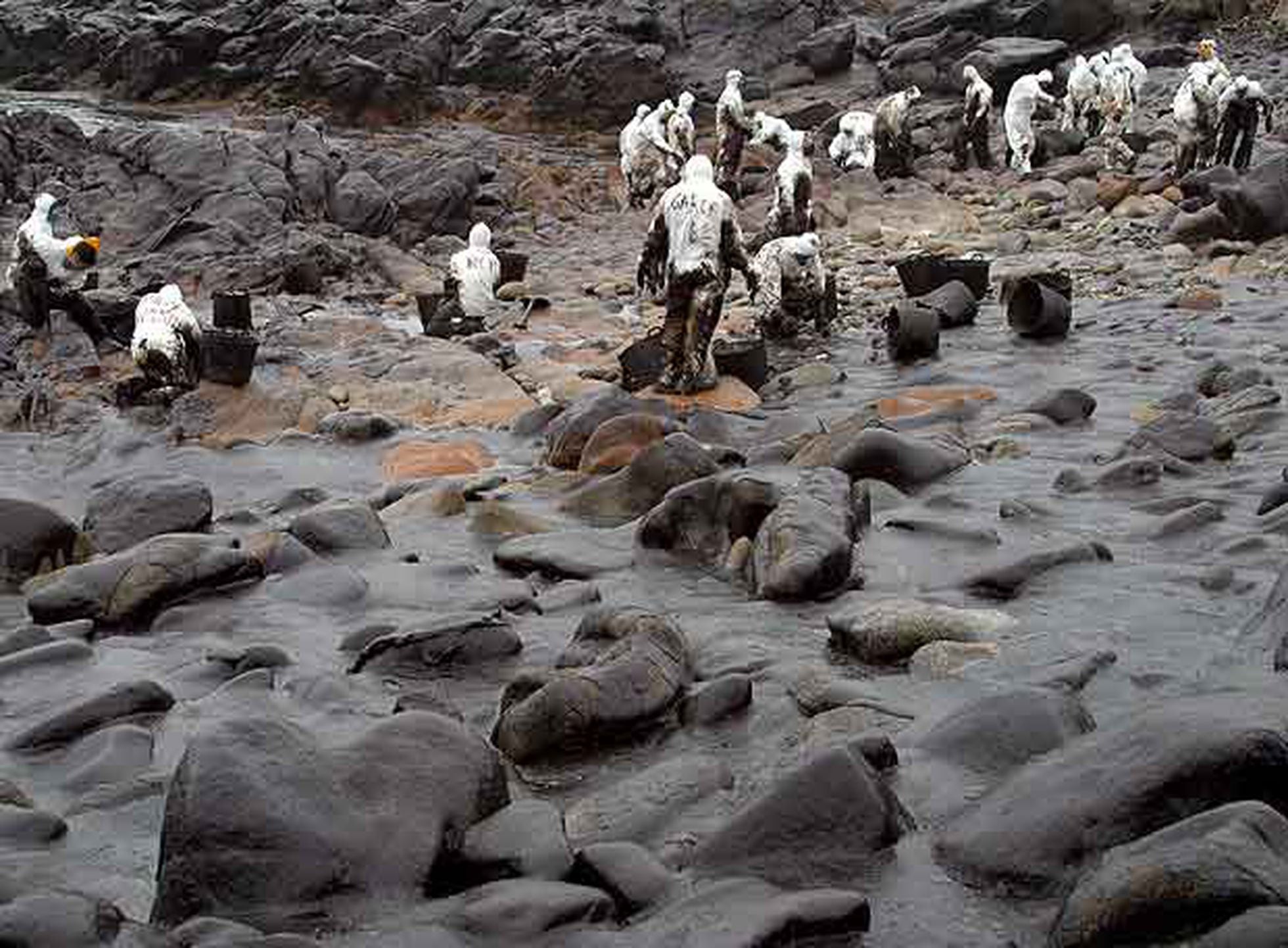 Playa De Lira Contaminada Por El Chapapote Galicia EL PA S