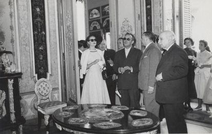 Grace Kelly y Rainiero Grimaldi, junto con González Martí.