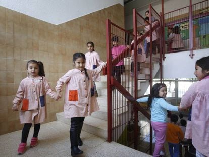 Alumnos del colegio público Montessori en la localidad catalana de Rubí.
