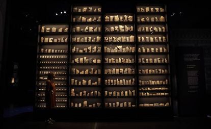 Tablillas de la biblioteca del rey Asurbanipal, en la muestra sobre el monarca asirio del Museo Británico.