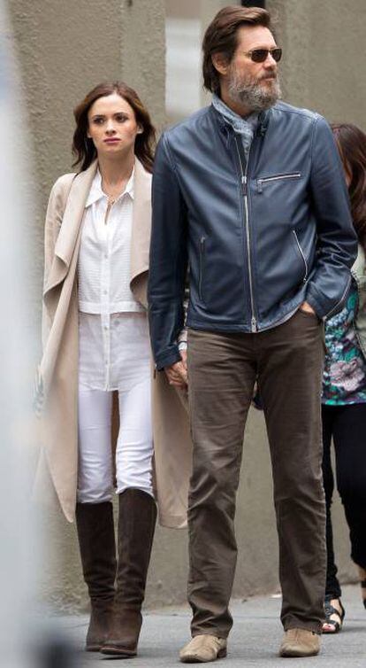 Cathriona White y el actor Jim Carrey, por las calles de Nueva York en mayo de 2015.