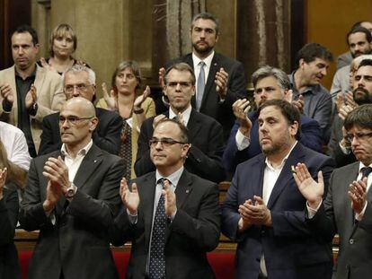 Carles Puigdemont, Oriol Junqueras i la resta del Govern i diputats de Junts pel Sí.
