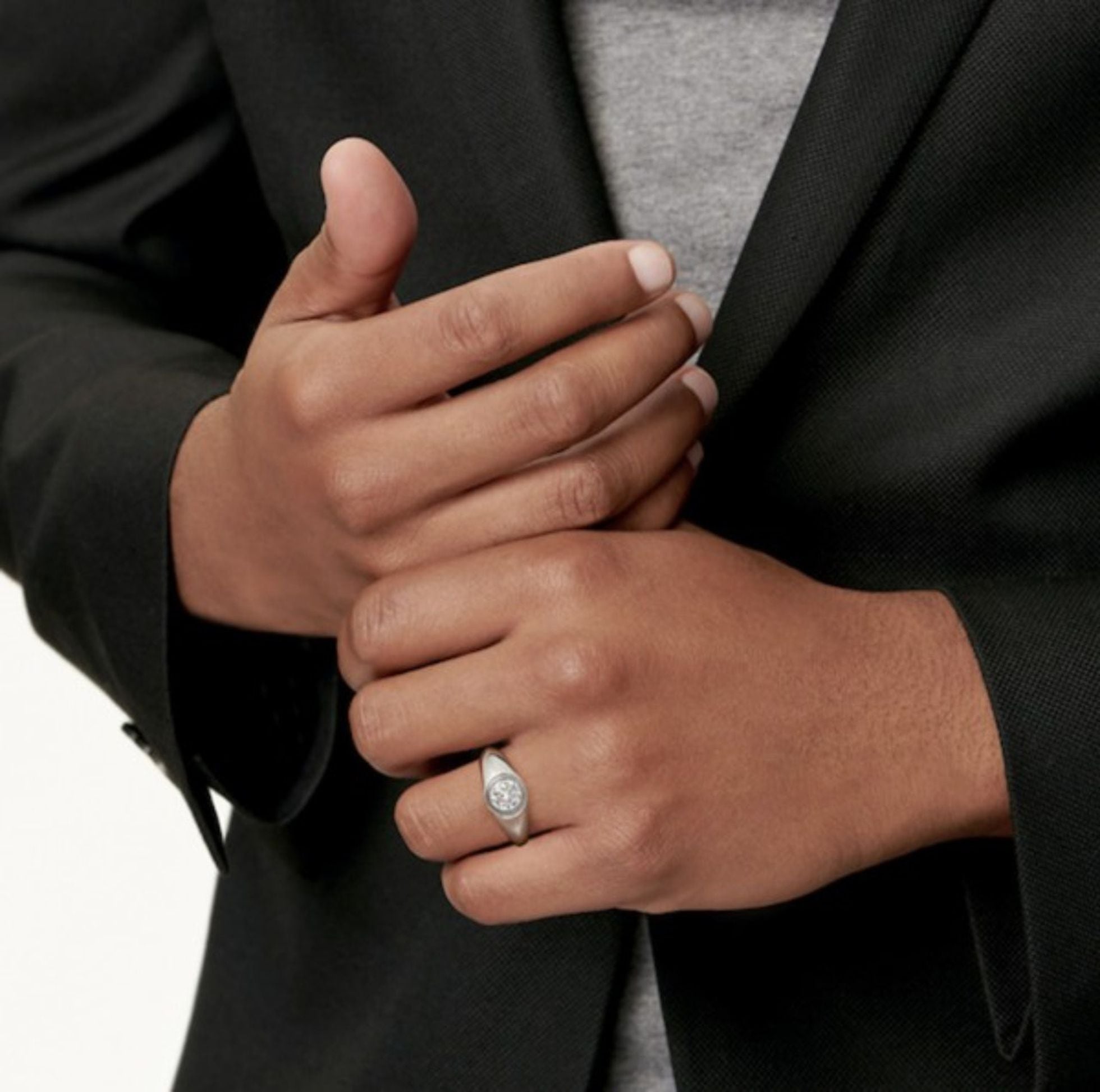 Miniatura En cualquier momento Aja Tiffany lanza el primer anillo de compromiso para hombres | Gente | EL PAÍS