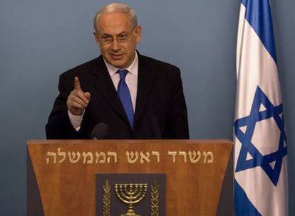 El primer ministro israelí, Benjamín Netanyahu, hoy al hacer el anuncio de la congelación de las construcciones en las colonias de Cisjordania