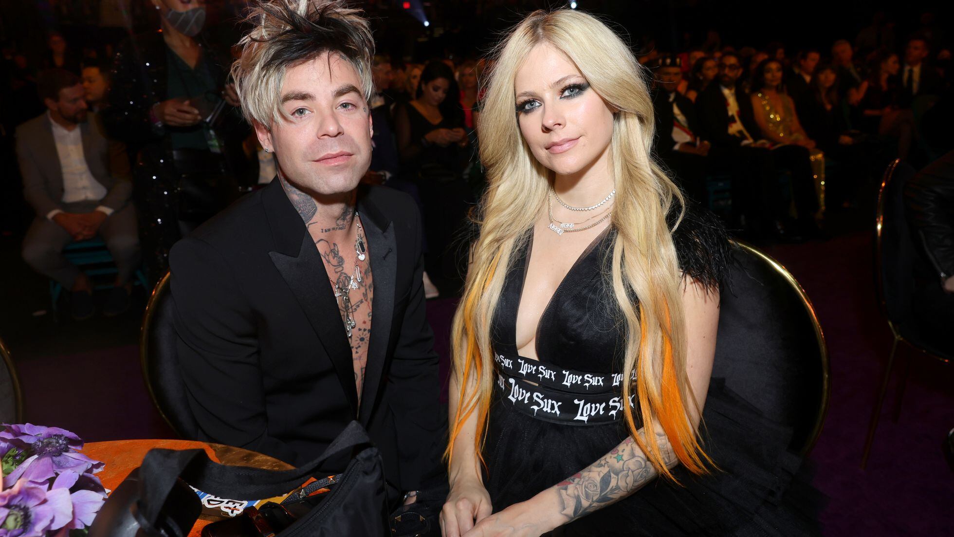 Avril Lavigne se compromete con el músico Mod Sun con la torre Eiffel de  testigo | Gente | EL PAÍS