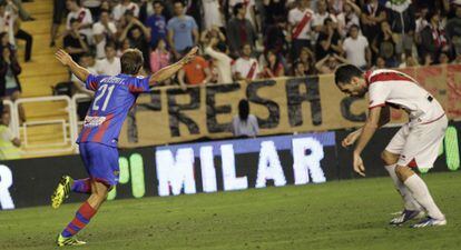 Ivanschitz celebra el gol del triunfo del Levante.