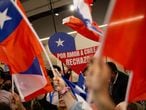 Celebración de los resultados del plebiscito constitucional en el comando del Rechazo en Santiago, Chile.