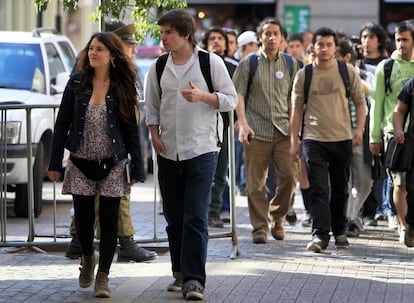 Giorgio Jackson, Camila Vallejo and other student leaders arrive at a meeting at the Ministry of Education, on September 29, 2011.