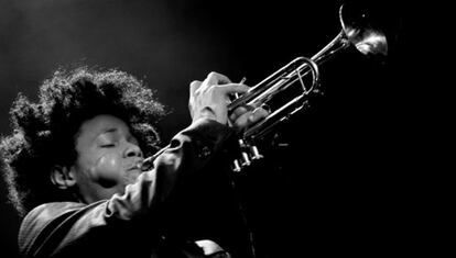 El trompetista cubano Carlos Sarduy, que actúa en el circuito de jazz en Jimmy Glass Club.