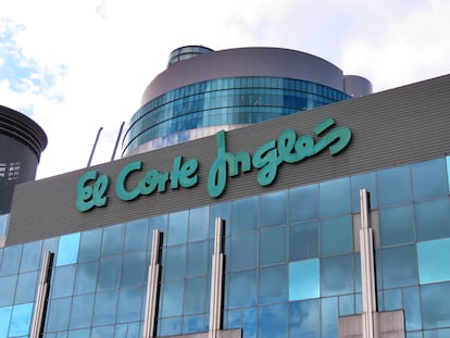 Exterior de un gran almacén de El Corte Inglés.