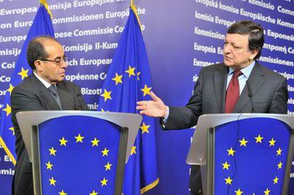 Barroso y Yibril, durante la rueda de prensa en Bruselas