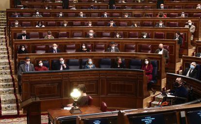 Componentes del Congreso sentados en el hemiciclo durante una sesión de Control al Gobierno.