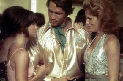 Sally Field, Arnold Schwarzenegger y Joanna Cassidy en 1976.