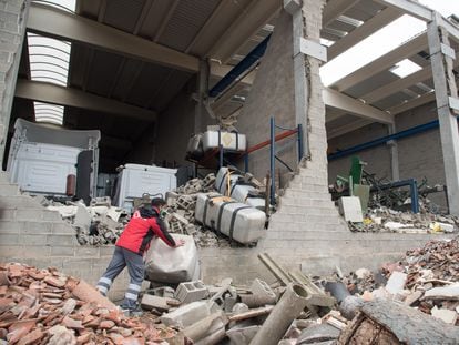 La borrasca ha provocado grandes destrozos en la empresa de construcciones Codina Vall.